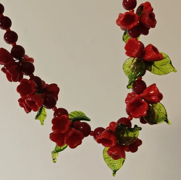 Vintage Venetian/Czech? Red Flowers and Green Leaves Handblown Glass Necklace - Picture 8 of 16